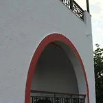 Captain George's * Patitiri