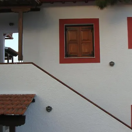 Captain George's * Patitiri