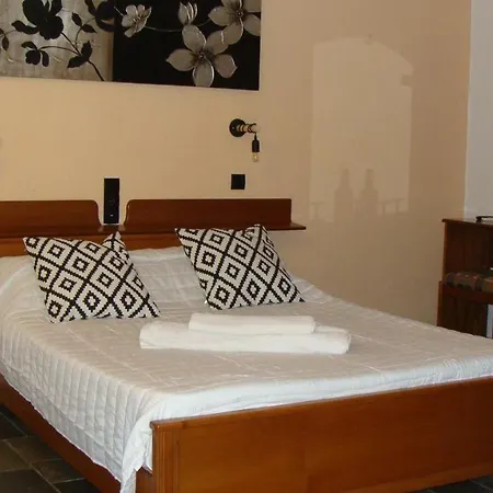 Captain George's * Patitiri