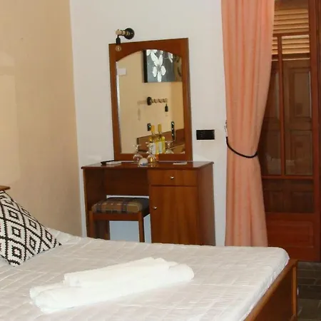 Captain George's * Patitiri