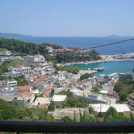 Captain George's * Patitiri